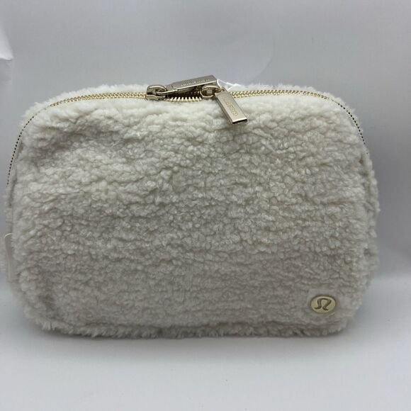 Lululemon Everywhere Fleece Belt Bag - Natural Ivory/Trench 2L New w/tag - Picture 2 of 12